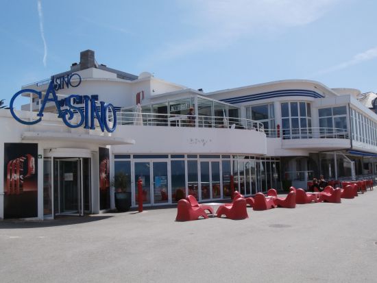 CASINO, CINEMA et THEATRE au Val André