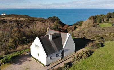 Maison traditionnelle. PLANGUENOUAL - LAMBALLE ARMORVue dégagée sur la baie. Au calme. Accès direct au GR34